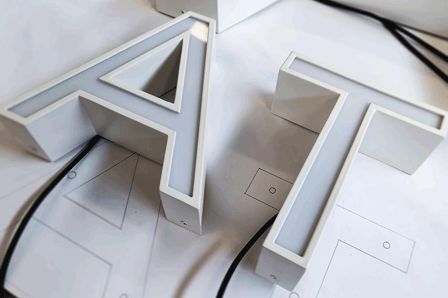 設計製作鏤空字標識標牌具備哪些特征？